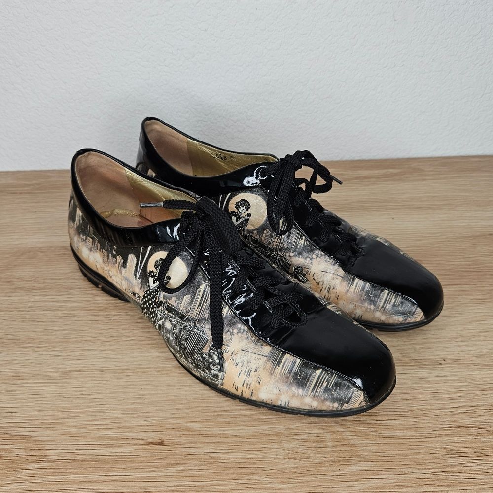 Icon Wearable Art Vintage Woman Lace Up Sneakers, Size 8.5